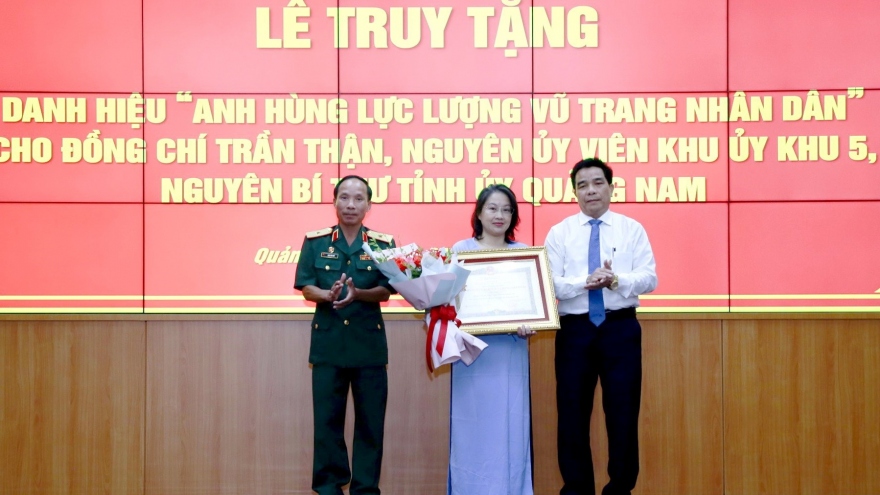 Truy tặng danh hiệu Anh hùng Lực lượng vũ trang nhân dân cho đồng chí Trần Thận